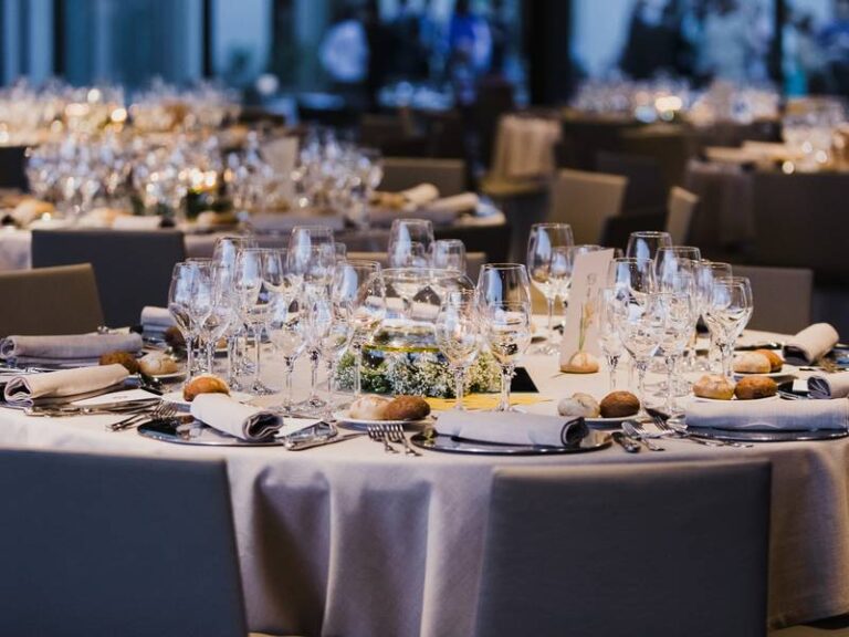 What is the Best Time to Book a Wedding Venue Near Me? Laurel Manor